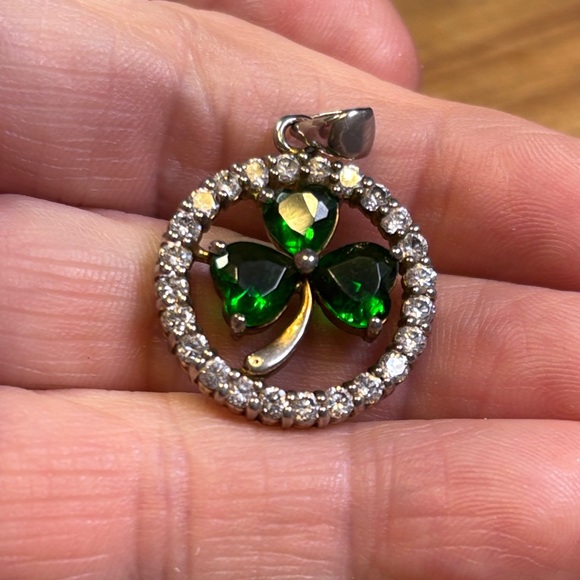 Vintage Jewelry - Emerald Crystal 3 Leaf Clover Pendant - Silver Tone